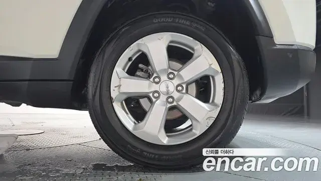 Jeep Compass 2021 — ფოტო 33/33