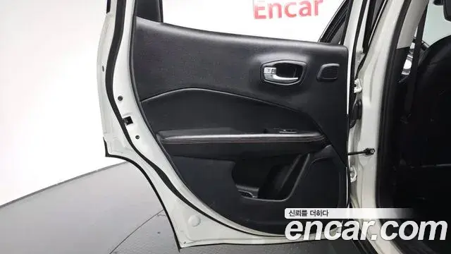 Jeep Compass 2021 — ფოტო 12/33