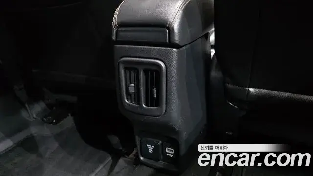 Jeep Compass 2021 — ფოტო 22/33