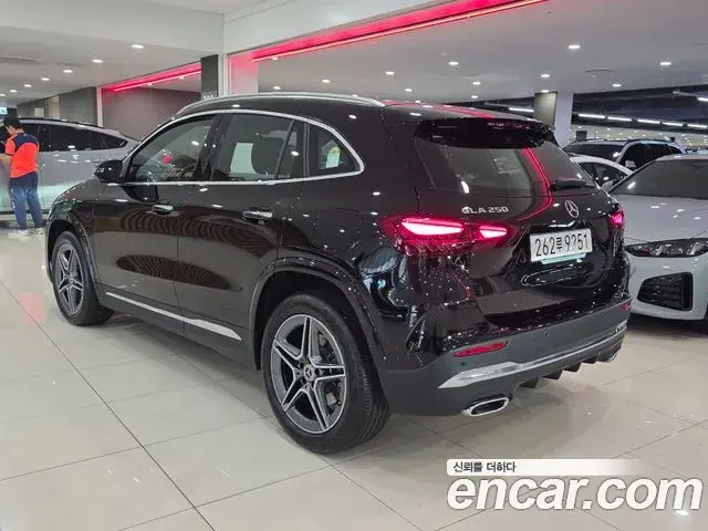Mercedes-Benz GLA-Class 2025 — Photo 1/18