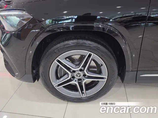 Mercedes-Benz GLA-Class 2025 — Photo 4/18