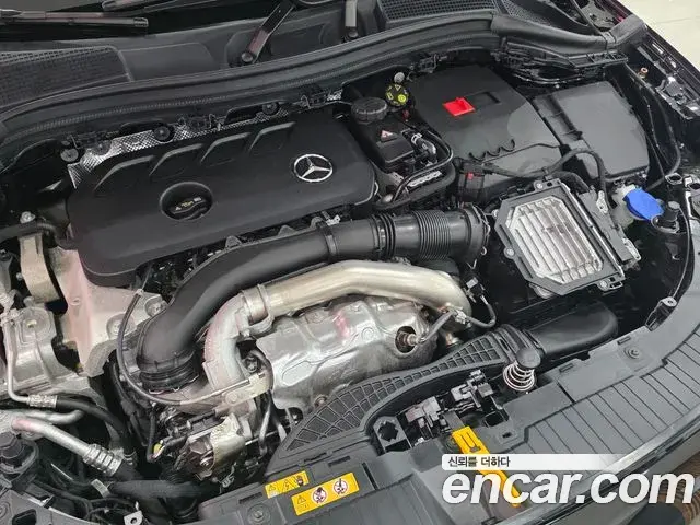 Mercedes-Benz GLA-Class 2025 — Photo 5/18