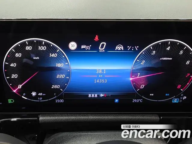 Mercedes-Benz GLA-Class 2025 — Photo 7/18