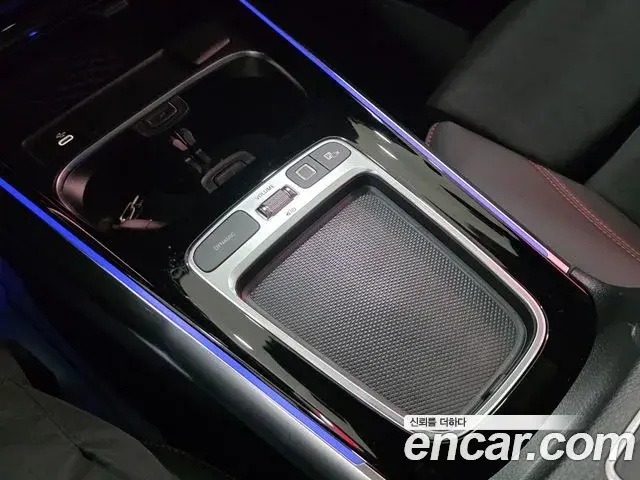 Mercedes-Benz GLA-Class 2025 — Photo 8/18