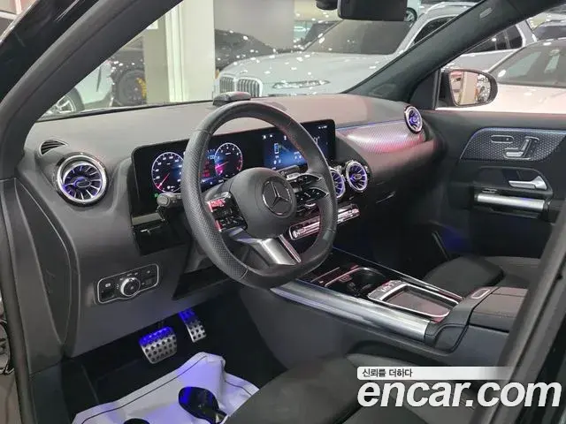 Mercedes-Benz GLA-Class 2025 — Photo 11/18