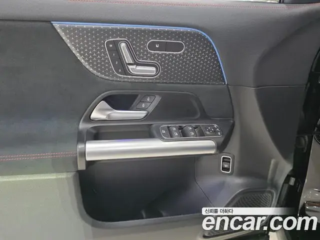 Mercedes-Benz GLA-Class 2025 — Photo 14/18