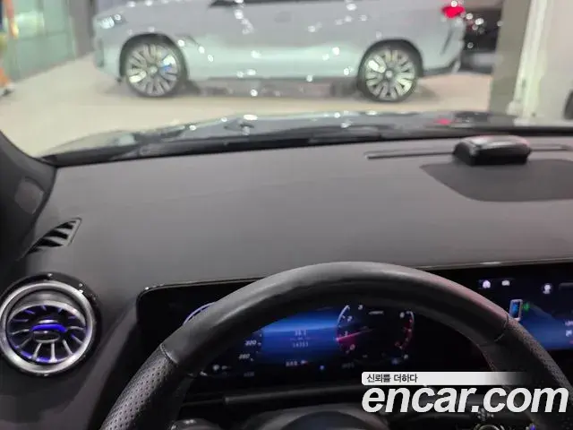 Mercedes-Benz GLA-Class 2025 — Photo 16/18