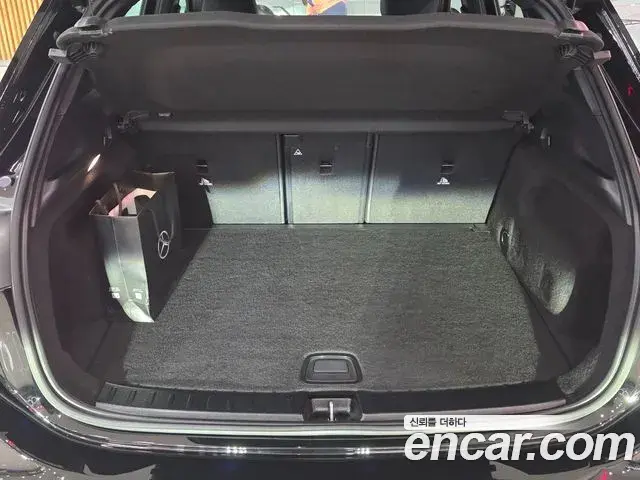 Mercedes-Benz GLA-Class 2025 — Photo 17/18