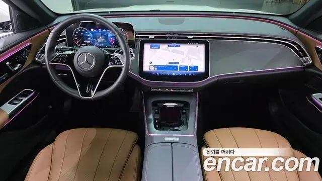 Mercedes-Benz E-Class 2025 — Photo 7/20