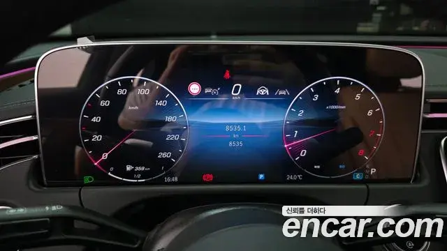 Mercedes-Benz E-Class 2025 — Photo 8/20