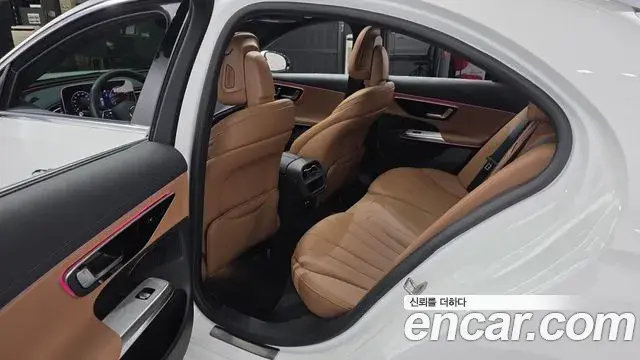 Mercedes-Benz E-Class 2025 — Photo 11/20