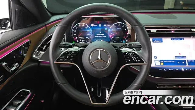 Mercedes-Benz E-Class 2025 — Photo 13/20