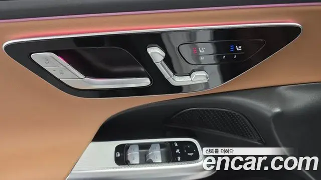 Mercedes-Benz E-Class 2025 — Photo 14/20