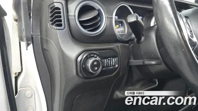 Jeep Wrangler 2019 — Photo 10/31