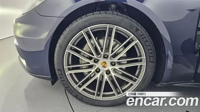 Porsche Panamera 2019 — Şəkil 13/32