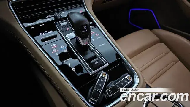 Porsche Panamera 2019 — Şəkil 22/32