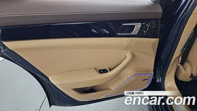 Porsche Panamera 2019 — Şəkil 27/32