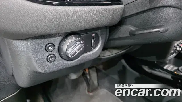 Mini Cooper Clubman 2021 — Photo 19/20