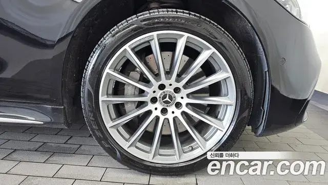 Mercedes-Benz S-Class 2021 — Photo 18/37
