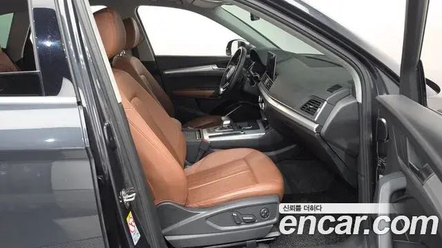Audi Q5 2021 — ფოტო 10/35