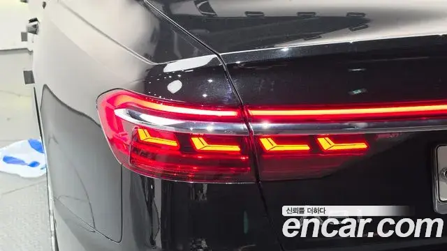 Audi A8 2020 — Şəkil 35/42