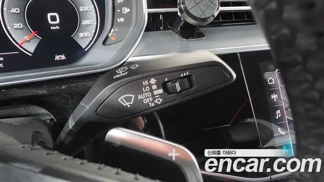 Audi A8 2020 — Şəkil 23/42