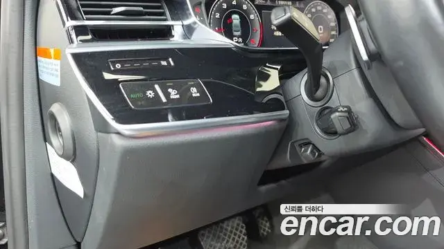 Audi A8 2020 — Şəkil 33/42