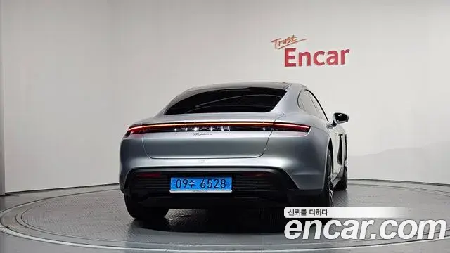 Porsche Taycan 2025 — Photo 2/20