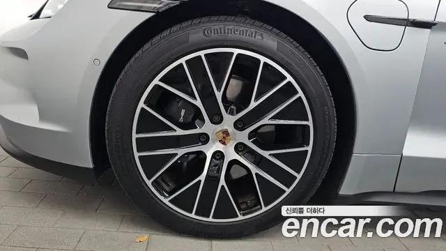 Porsche Taycan 2025 — Photo 11/20