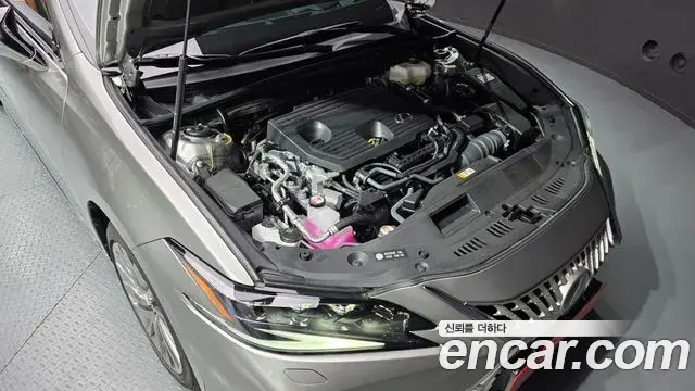 Lexus ES300h 2025 — Şəkil 8/33