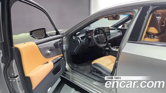 Lexus ES300h 2025 — Şəkil 21/33
