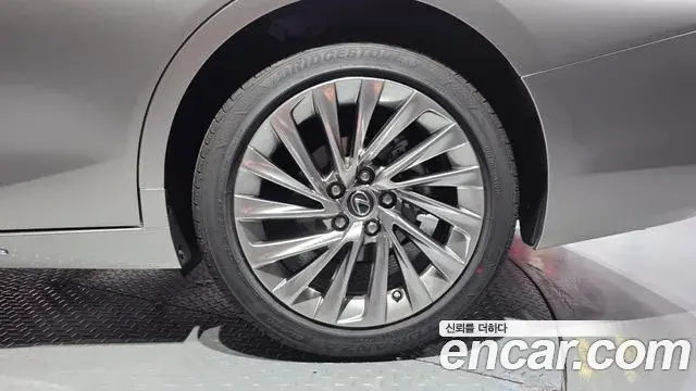 Lexus ES300h 2025 — Şəkil 22/33
