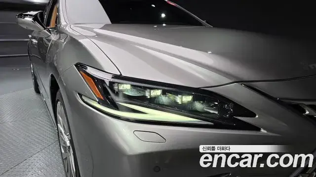 Lexus ES300h 2025 — Şəkil 18/33