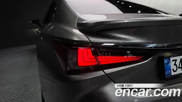 Lexus ES300h 2025 — Şəkil 10/33