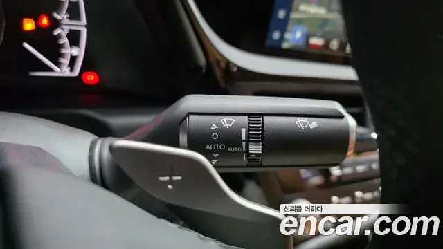 Lexus ES300h 2025 — Şəkil 12/33