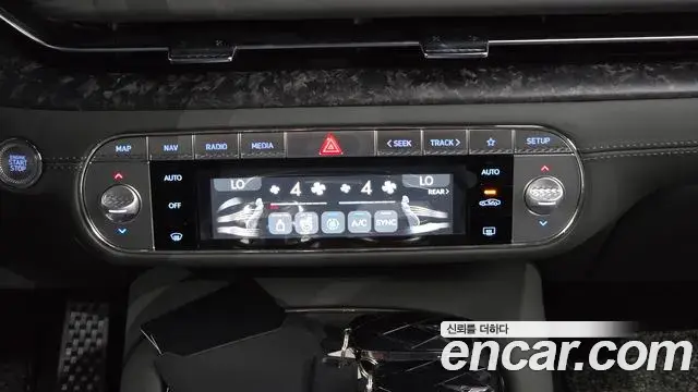 Genesis G90 2025 — Photo 16/34