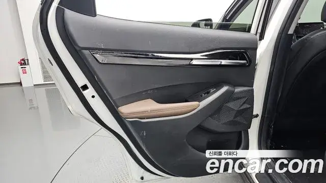 Kia Seltos 2022 — ფოტო 18/31