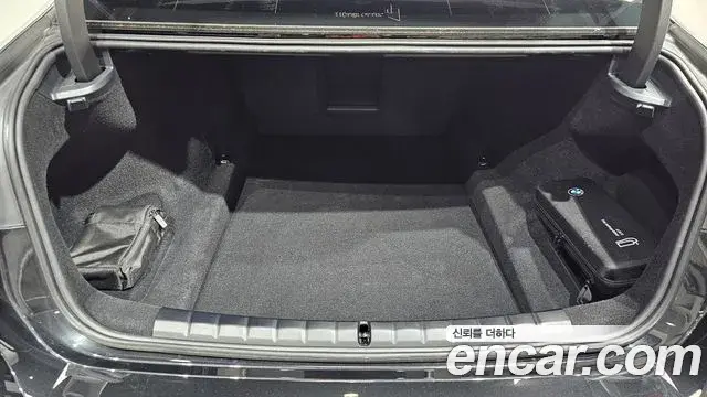BMW 7 Series 2025 — Photo 17/32