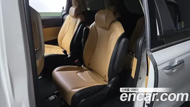 Kia Carnival 2021 — Фото 11/20