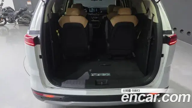 Kia Carnival 2021 — Şəkil 16/31