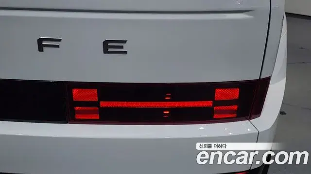 Hyundai Santa Fe 2024 — ფოტო 8/32