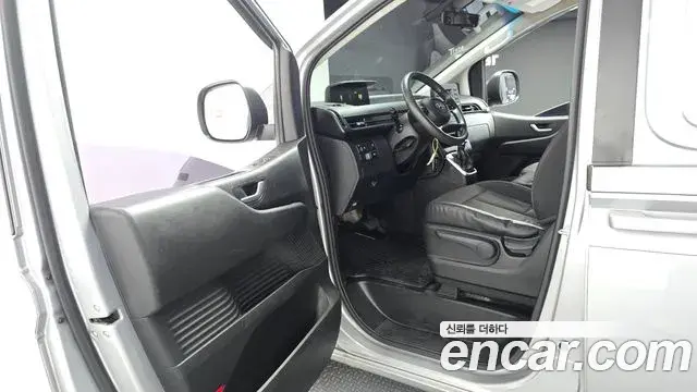 Hyundai Staria 2023 — Фото 10/20