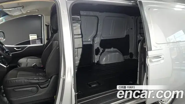 Hyundai Staria 2023 — Фото 11/20