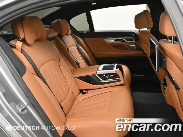 BMW 7 Series 2020 — Фото 12/20