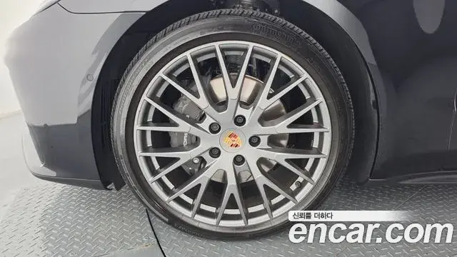 Porsche Panamera 2025 — ფოტო 34/40