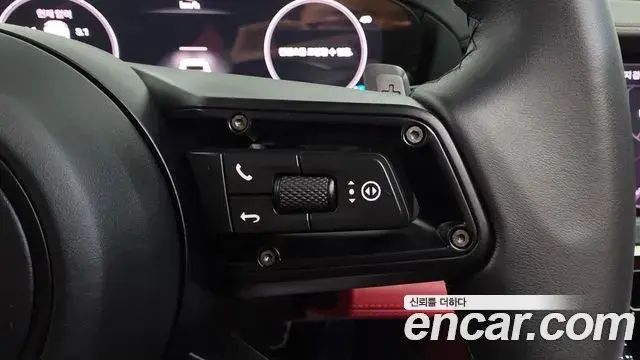 Porsche Panamera 2025 — ფოტო 30/40
