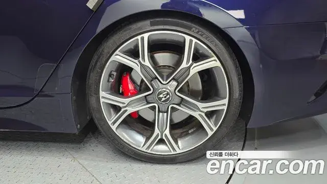 Kia Stinger 2018 — ფოტო 16/35