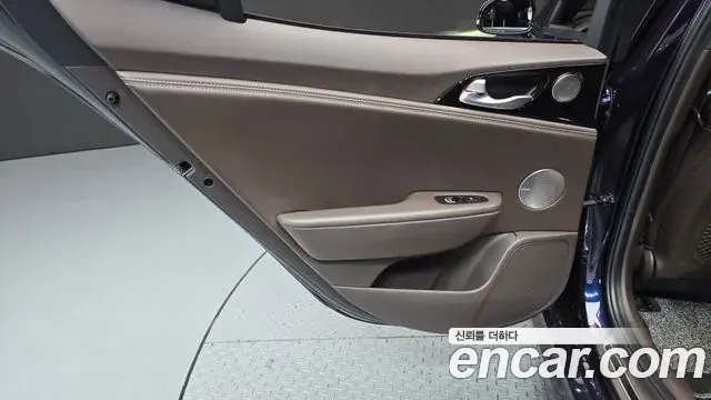 Kia Stinger 2018 — ფოტო 13/35