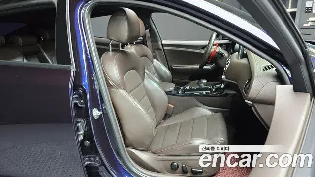 Kia Stinger 2018 — ფოტო 24/35