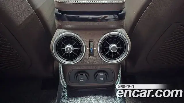 Kia Stinger 2018 — ფოტო 20/35